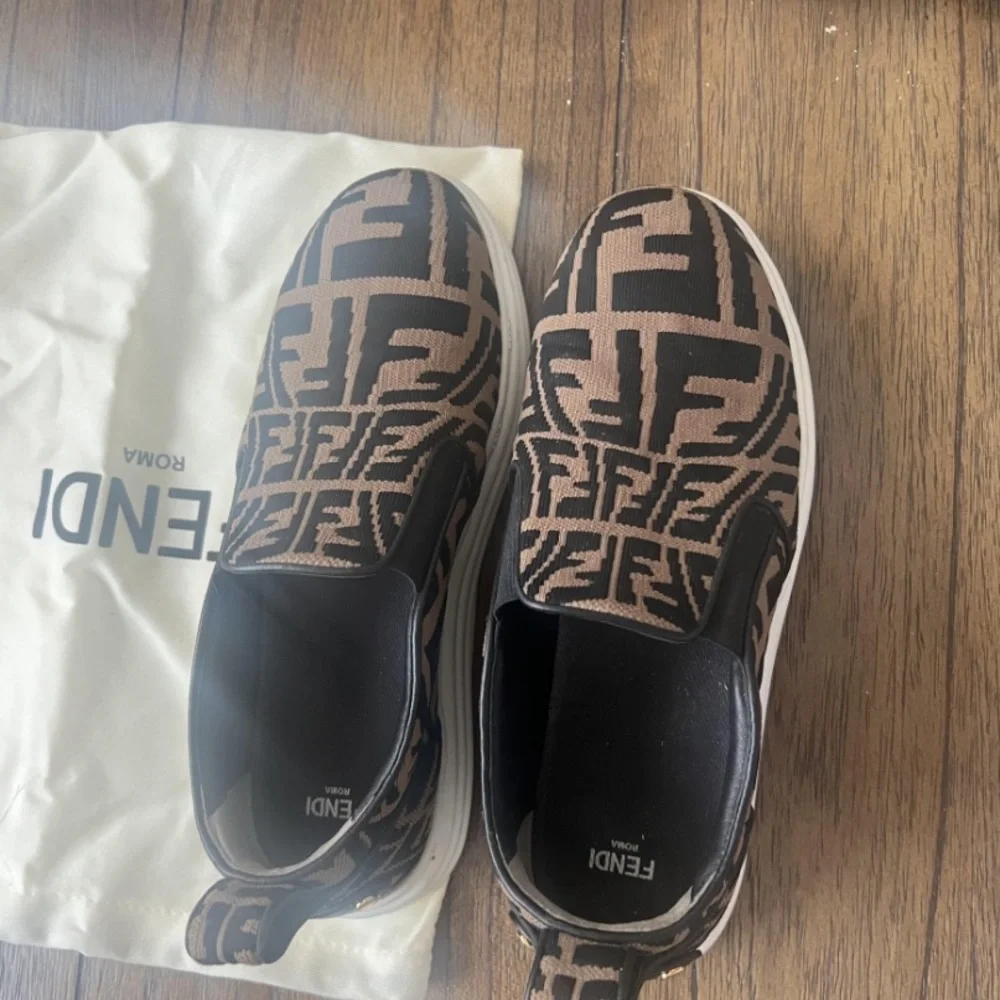 Authentic Fendi canvas - Picture 2 of 5